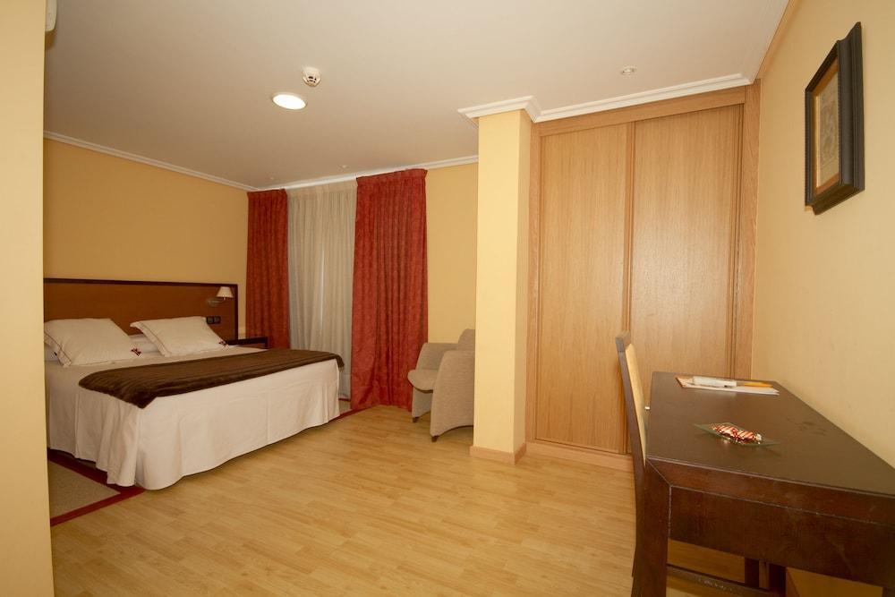Aparthotel Arenteiro Carballino Εξωτερικό φωτογραφία